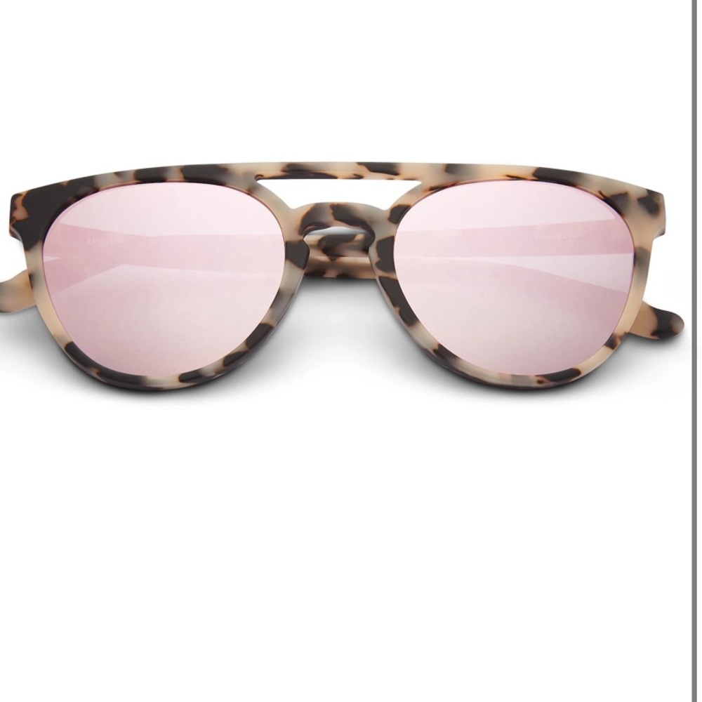 Matte tortoise sunglasses with pink mirrored lenses